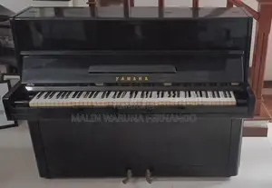 Yamaha P-1B Keyboard
