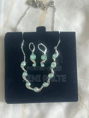 Touchstone silver necklace with earrings set
