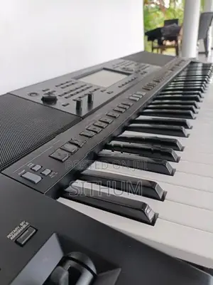 PSR SX700 Digital Keyboard
