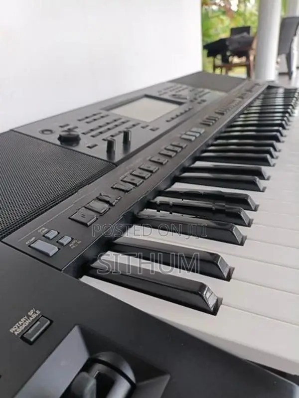 PSR SX700 Digital Keyboard