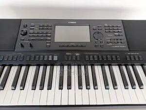 PSR SX700 Digital Keyboard