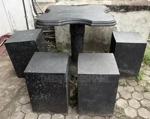 ගල් පුටු හතර සමග බන්කුව