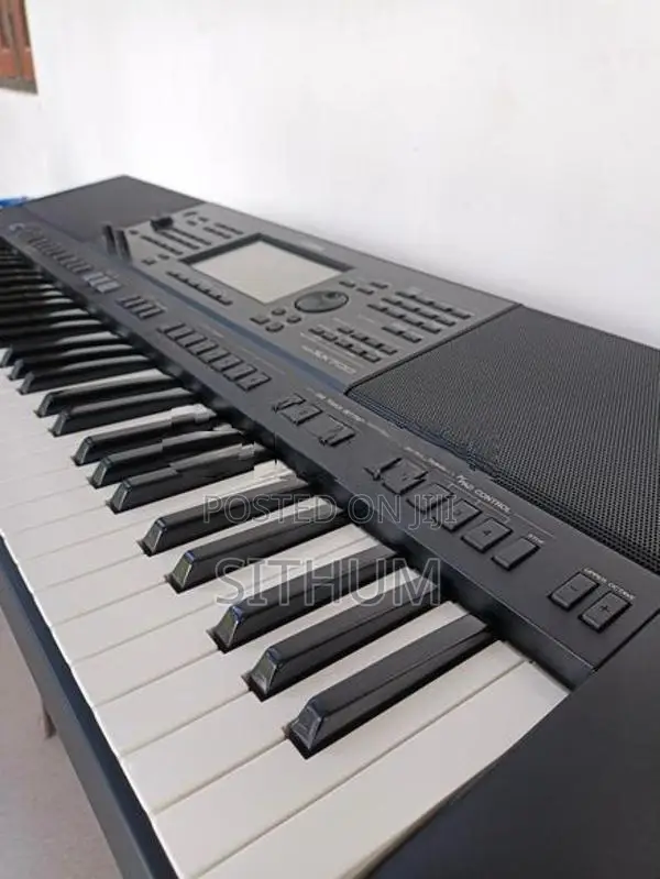 PSR SX700 Digital Keyboard