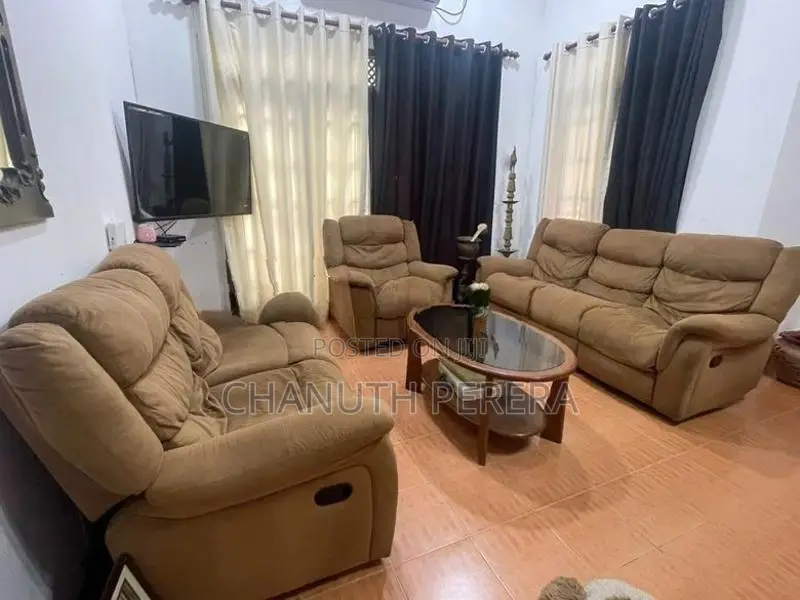 Arpico Recliner Ajustable Sofa Set