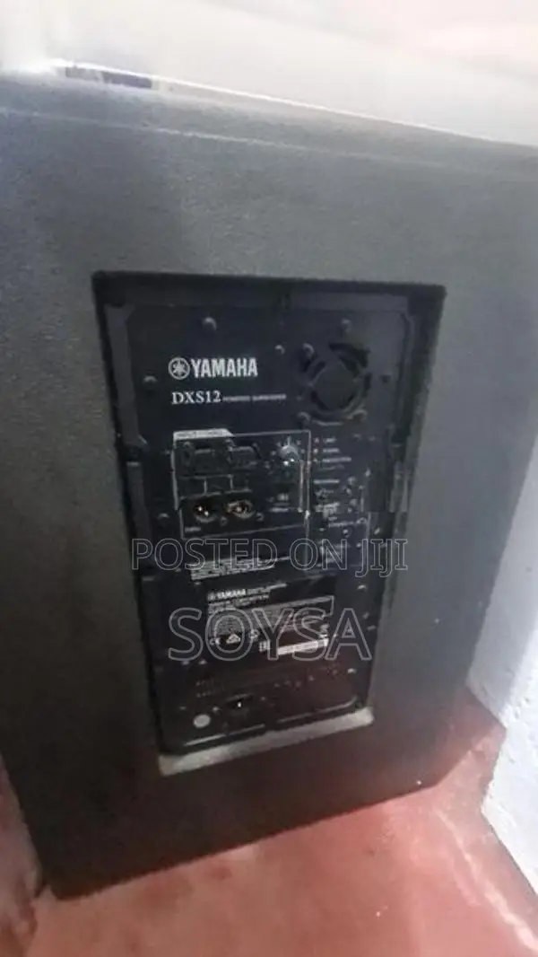 Powered Subwoofer Yamaha Dxs12