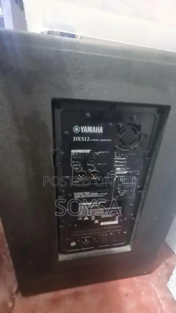 Powered Subwoofer Yamaha Dxs12