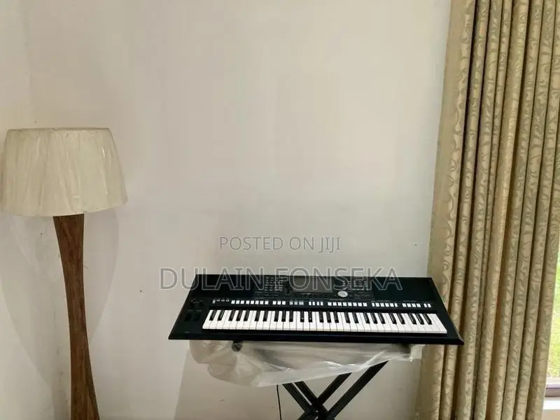 Yamaha PSR-S975 Professional Keyboard