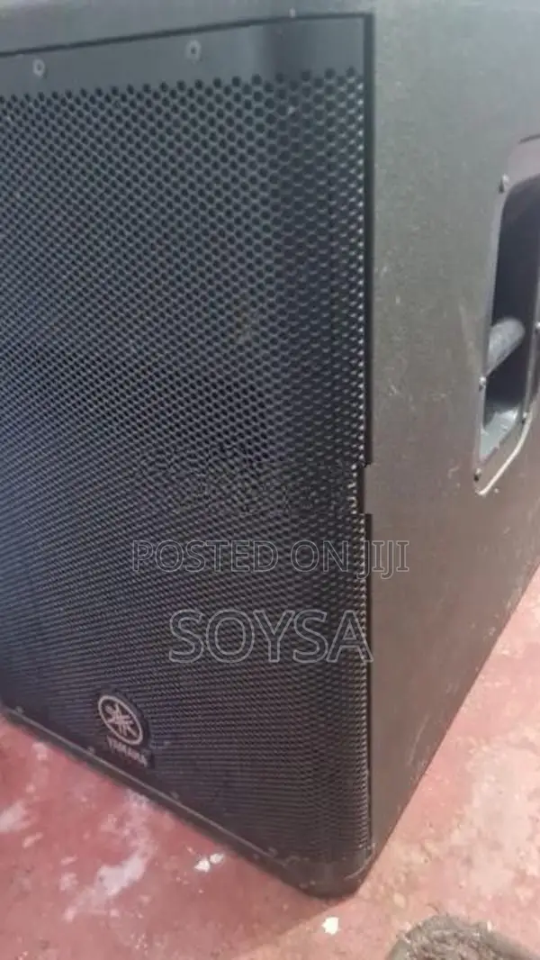 Powered Subwoofer Yamaha Dxs12
