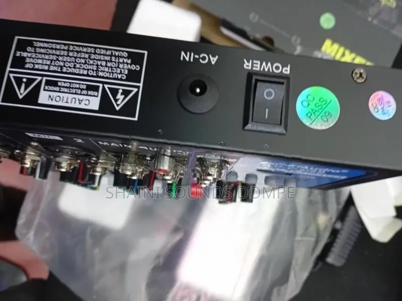 4-Channel Compact Audio Mixing Console