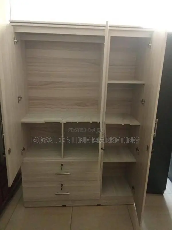 3 Door Wardrobe (K-27)