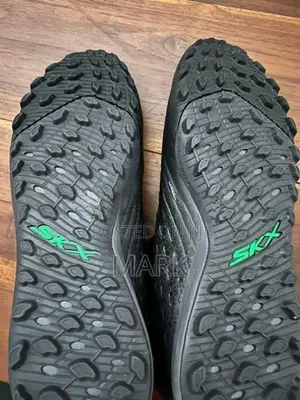 Skechers Razor Gold TF Size 9