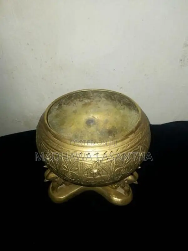 Old brass item "SINHALA ALIPATHARAYA"