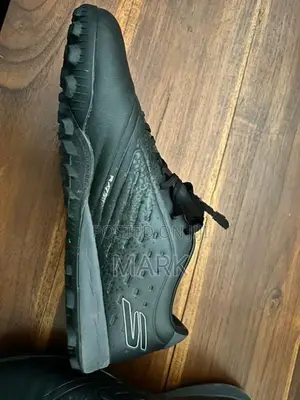 Skechers Razor Gold TF Size 9