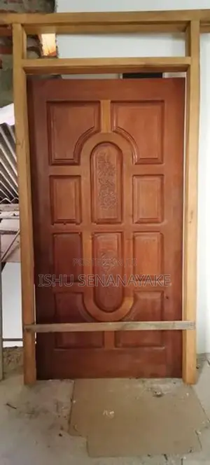 අලුත් කොස් දොර හා උලු අස්ස විකිනිමට ඇත