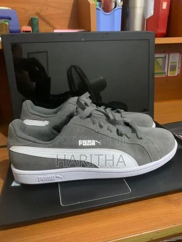 AUTHENTIC Puma Smash Suede – UK 11
