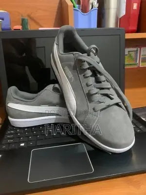 AUTHENTIC Puma Smash Suede – UK 11