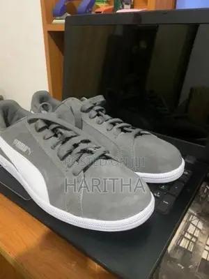 AUTHENTIC Puma Smash Suede – UK 11