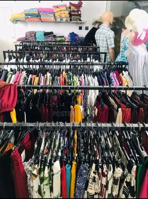 Shop Clearance! රෙදි කඩේ මුළු ඇඳුම් Stock එකම එකපිටින් Sale!