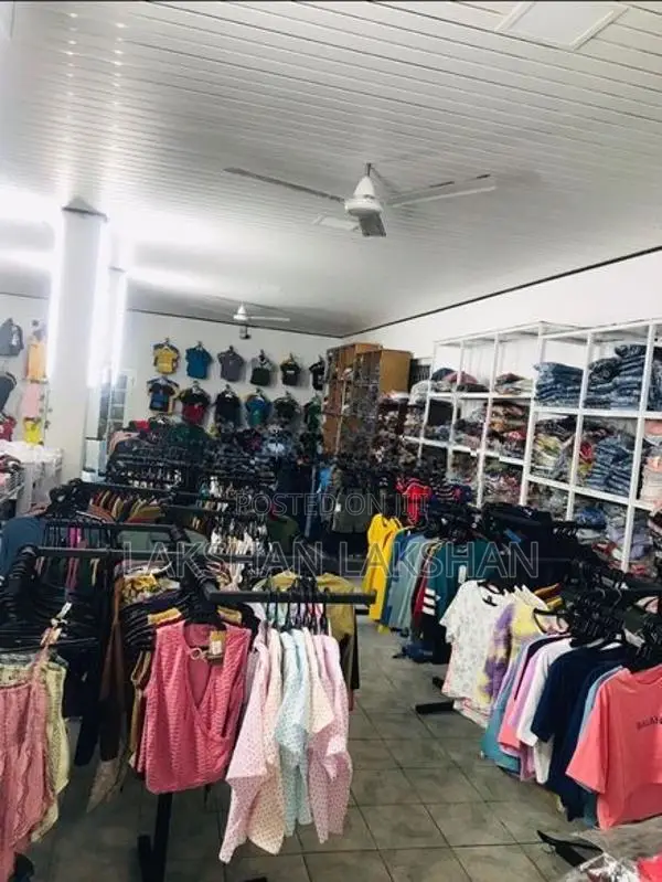 Shop Clearance! රෙදි කඩේ මුළු ඇඳුම් Stock එකම එකපිටින් Sale!
