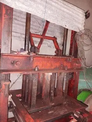 බ්ලොක් ගල් කපන යන්ත්‍රයක්