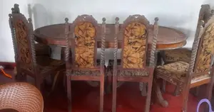නැදුම් ලී මේසයයි පුටු හයයි
