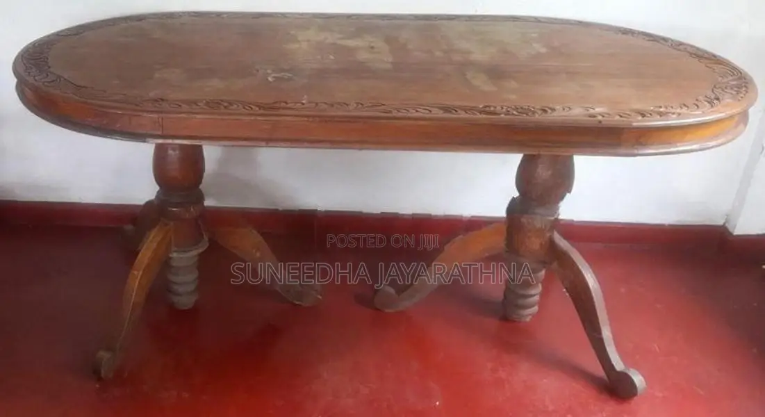 නැදුම් ලී මේසයයි පුටු හයයි