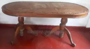 නැදුම් ලී මේසයයි පුටු හයයි