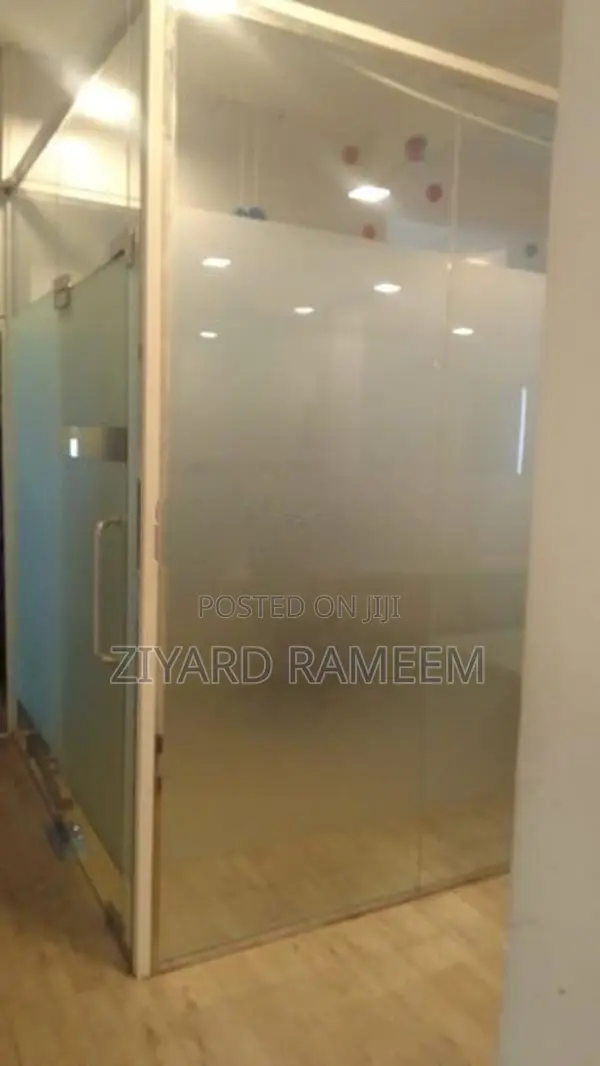 Used Office Furnitures with Glass Partitions
