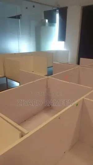 Used Office Furnitures with Glass Partitions