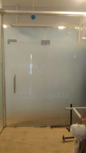 Used Office Furnitures with Glass Partitions