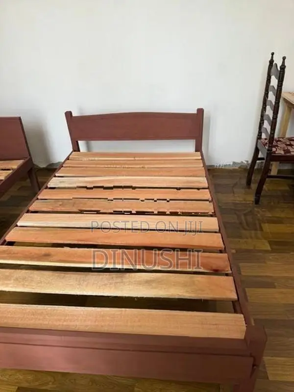 ATTONIYA DOUBLE BED (6 X 4 )