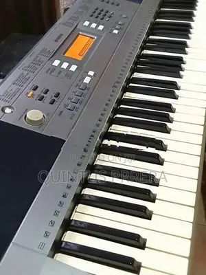 Yamaha PSR E353