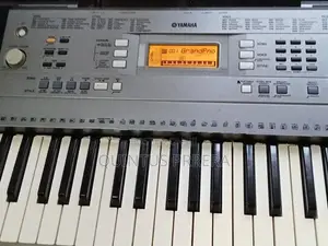 Yamaha PSR E353