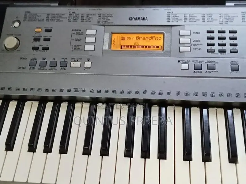 Yamaha PSR E353