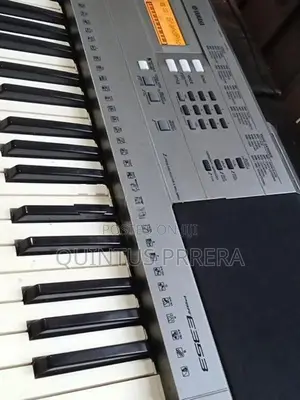 Yamaha PSR E353