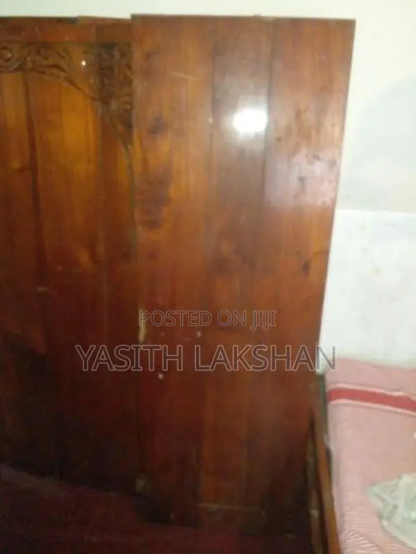 Almari (කොස් ලියෙන් නිමාවන ලද )