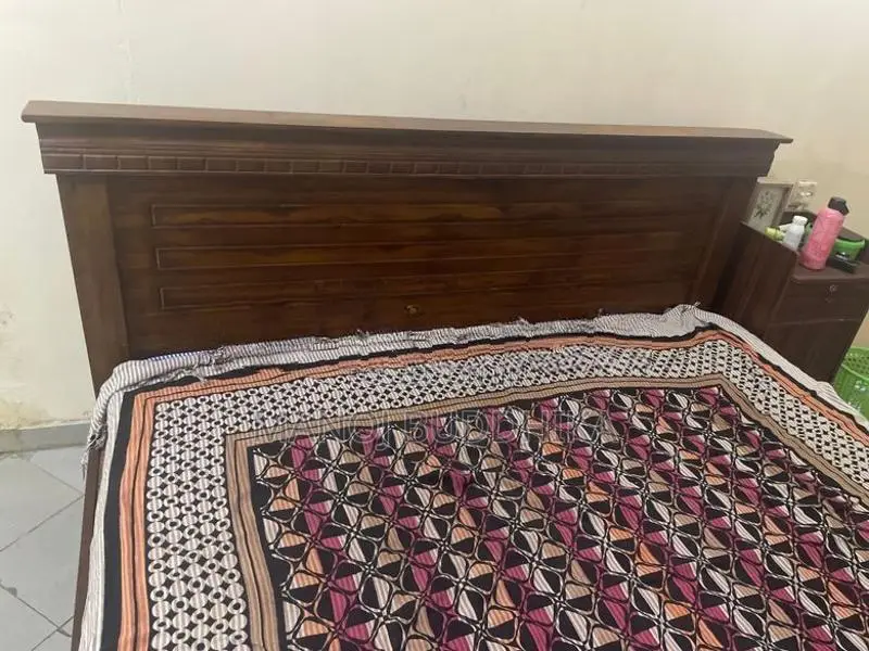 Almost Brand new Bed 6x6