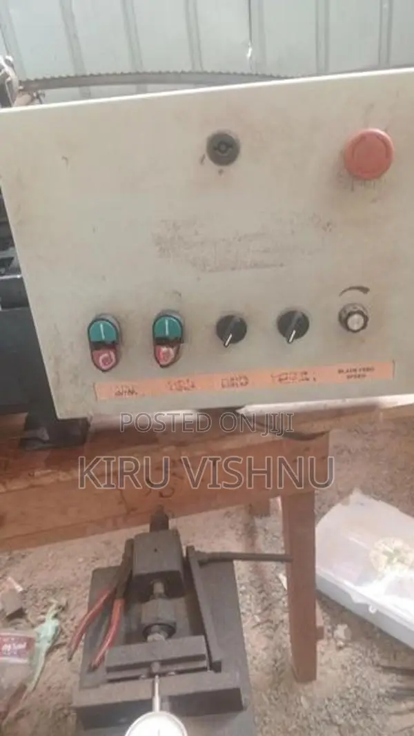 Band Saw Machine