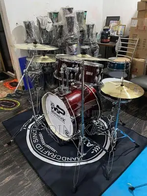 ACOUSTIC DRUM SET