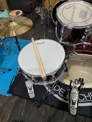 ACOUSTIC DRUM SET