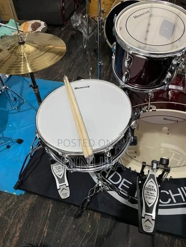 ACOUSTIC DRUM SET