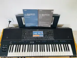 Yamaha Psr SX700 Keyboard