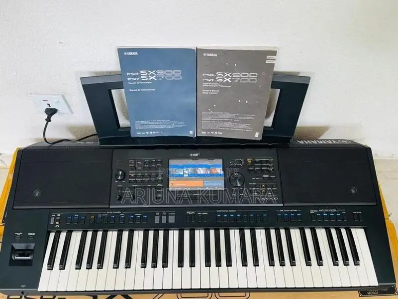 Yamaha Psr SX700 Keyboard