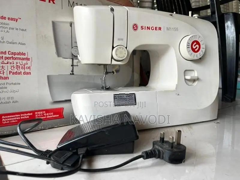 Singer Portable Sawing Machine (M1155)