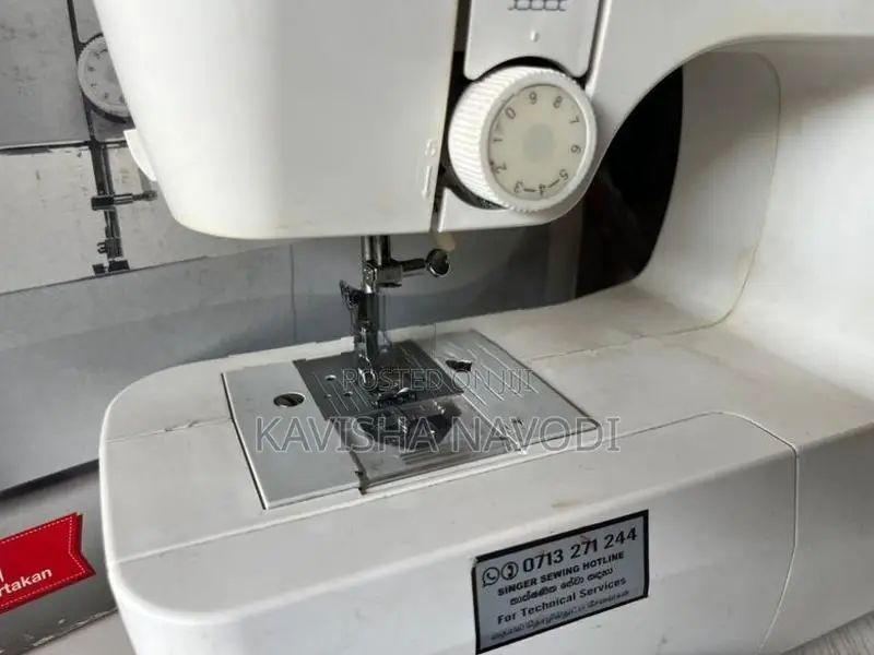 Singer Portable Sawing Machine (M1155)