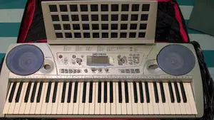 Yamaha PSR-275 Electronic Keyboard with Power Adapter –
