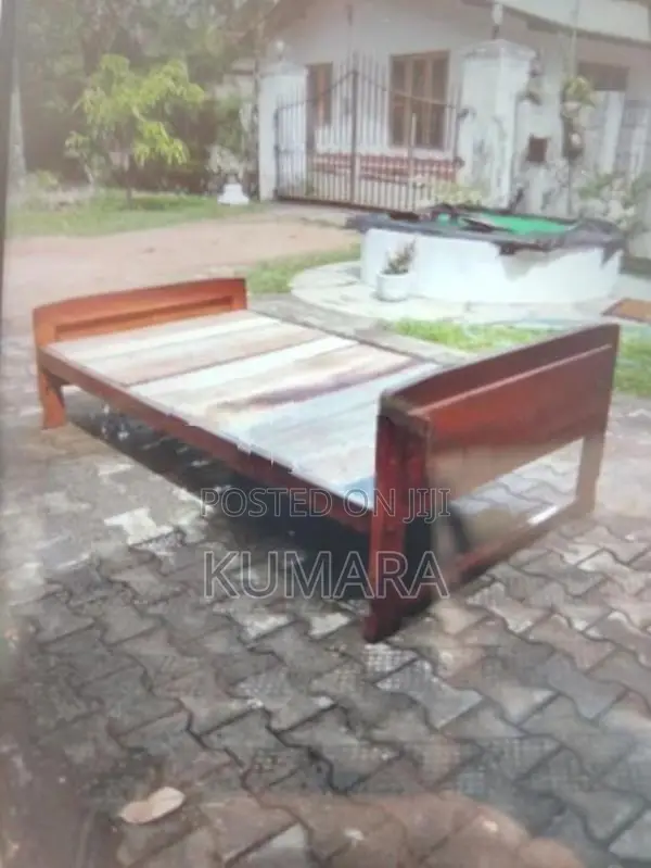 බාවිතා කරන ලද කොස් දැව ඇද