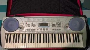Yamaha PSR-275 Electronic Keyboard with Power Adapter –