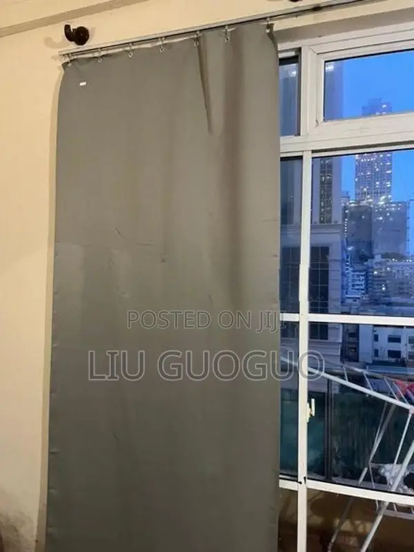 卧室内使用的窗帘