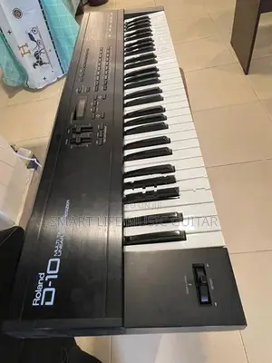 Roland D10 Synthesizer Keyboard
